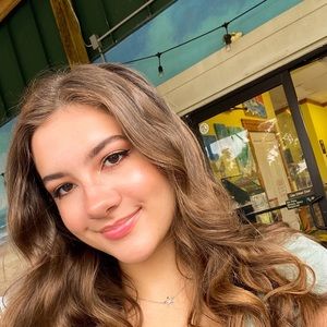 Meet your Posher, Isabella